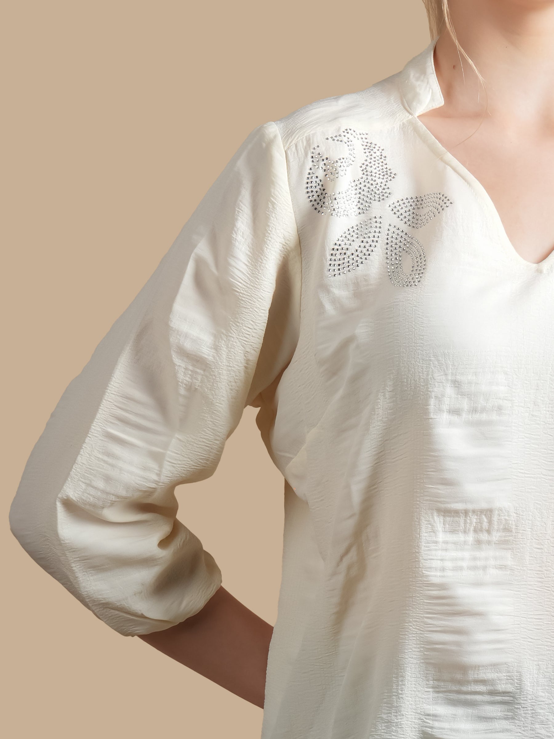 TEXTURED SWAROSVKI  OFF WHITE TOP