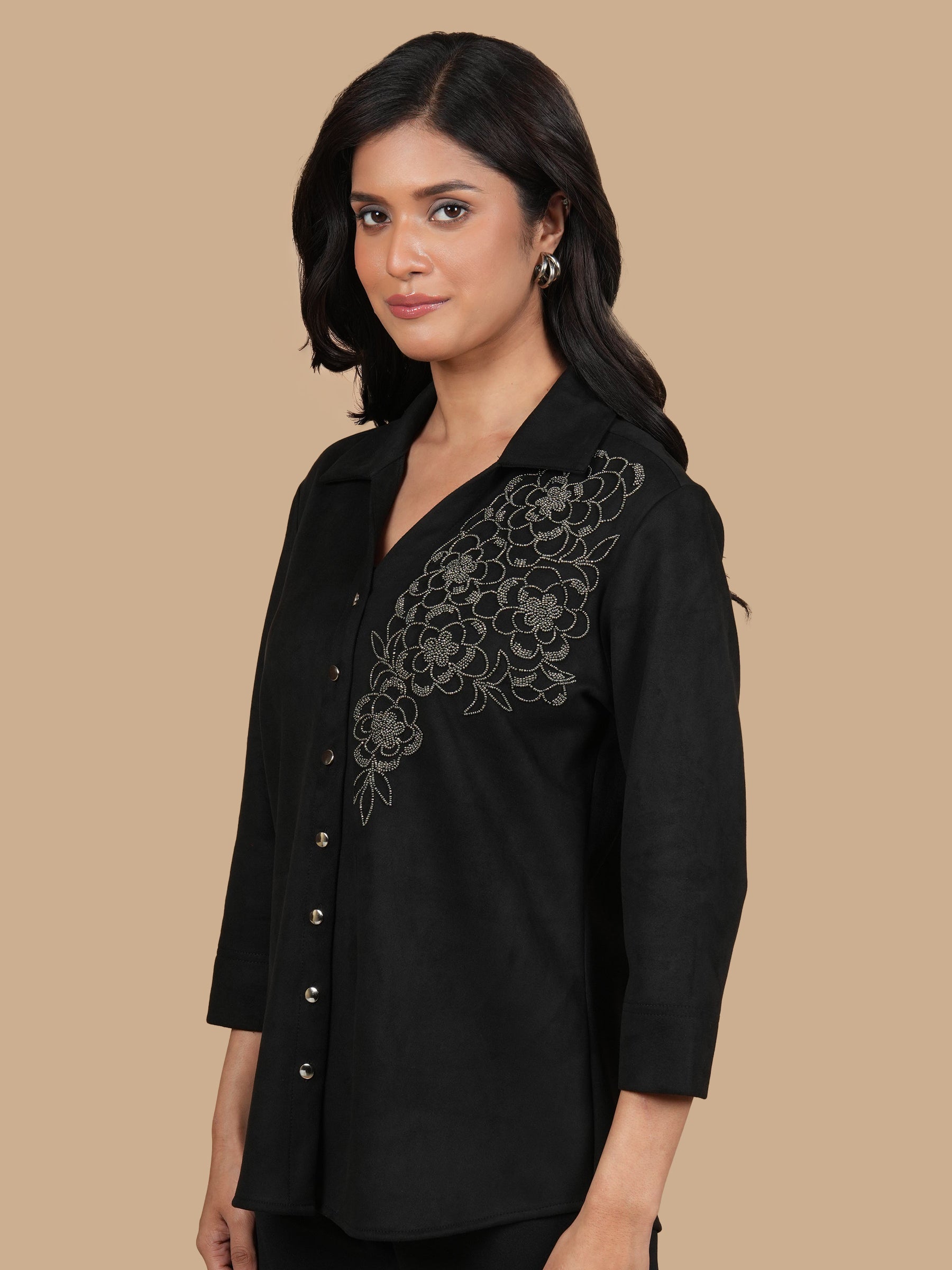 EMBELLISHED ROSE BEAD SUEDE BLACK SHIRT