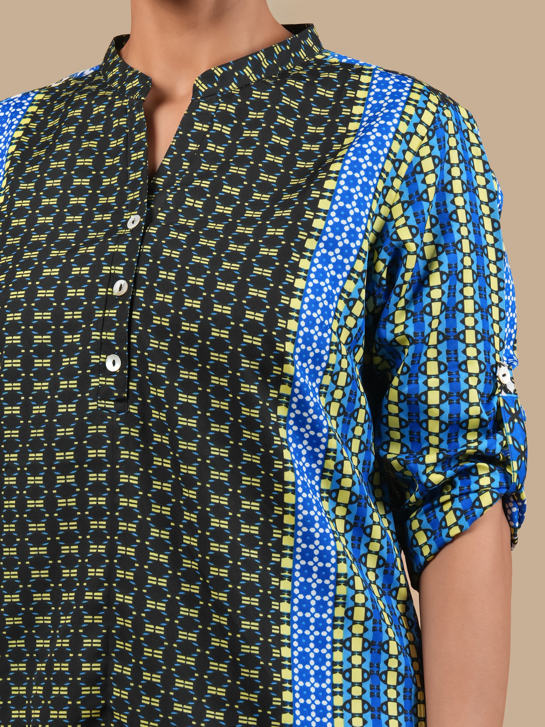 PIXEL TRAIL CREPE TOP